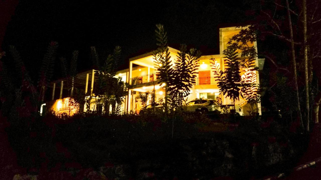 Akoya Pearl Hotel Ratnapura Exterior photo