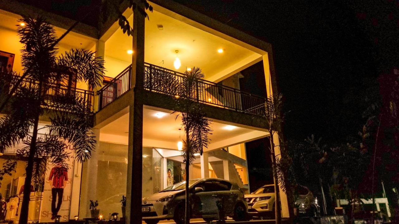 Akoya Pearl Hotel Ratnapura Exterior photo