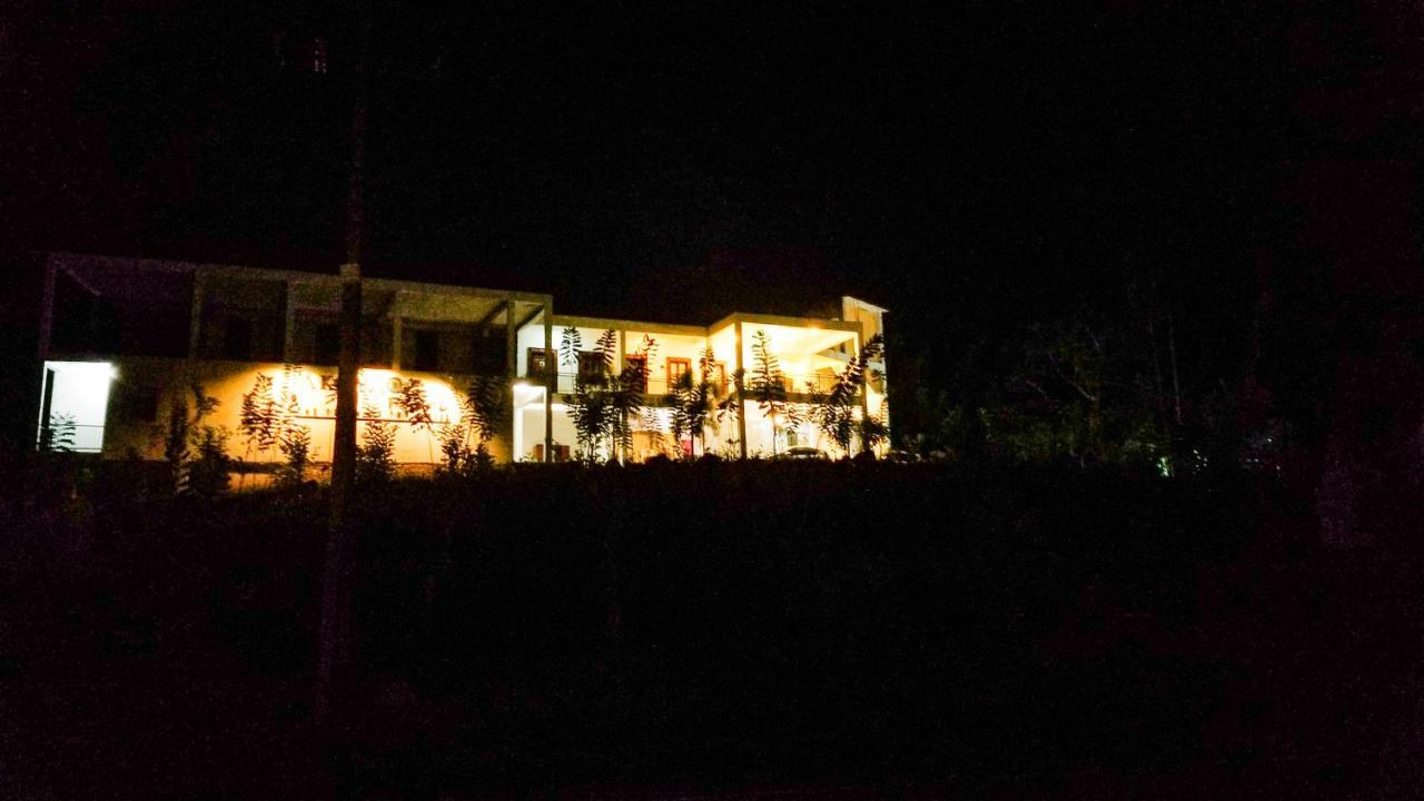 Akoya Pearl Hotel Ratnapura Exterior photo