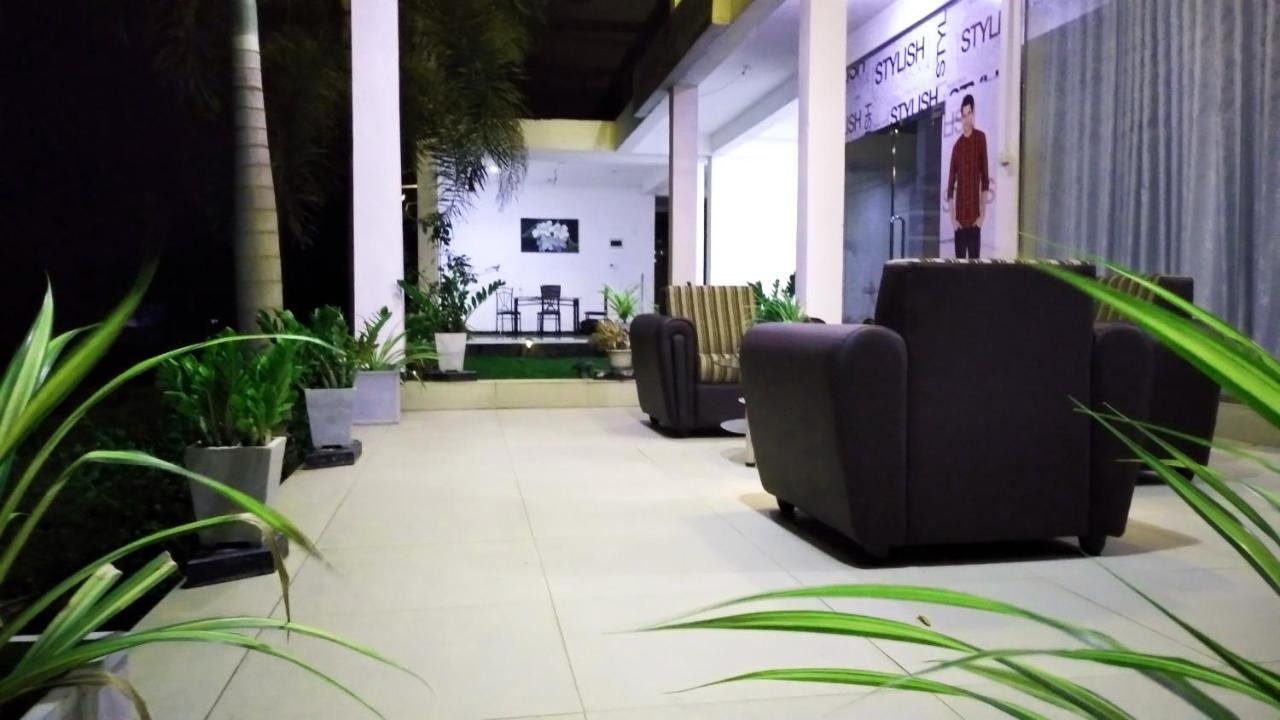 Akoya Pearl Hotel Ratnapura Exterior photo